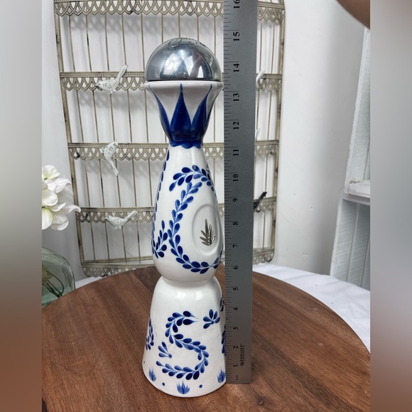 Clase Azul reposado tequila-Empty ceramic bottle. - Picture 7 of 10
